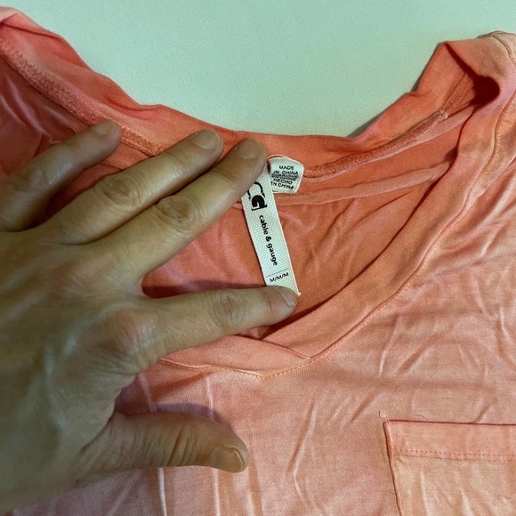 5/ $25 CABLE & Gauge Pink soft v-neck high low top M - Picture 3 of 4